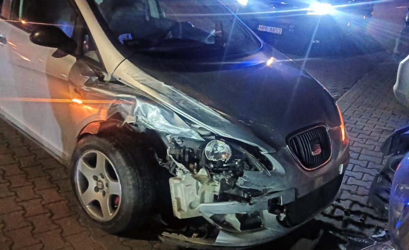 3/6 Pijany kierowca seata rozbił zaparkowane auta