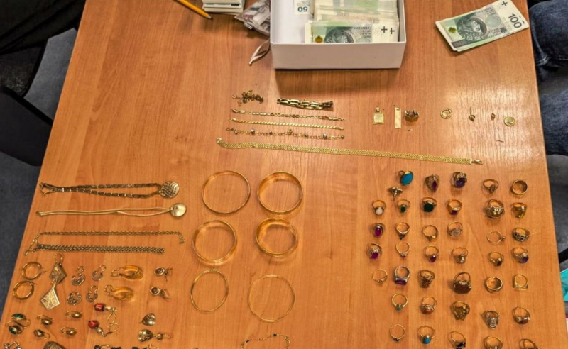 5/7 Policjanci zatrzymali oszustów i odzyskali ponad 350 tysięcy złotych, biżuterię i złoto