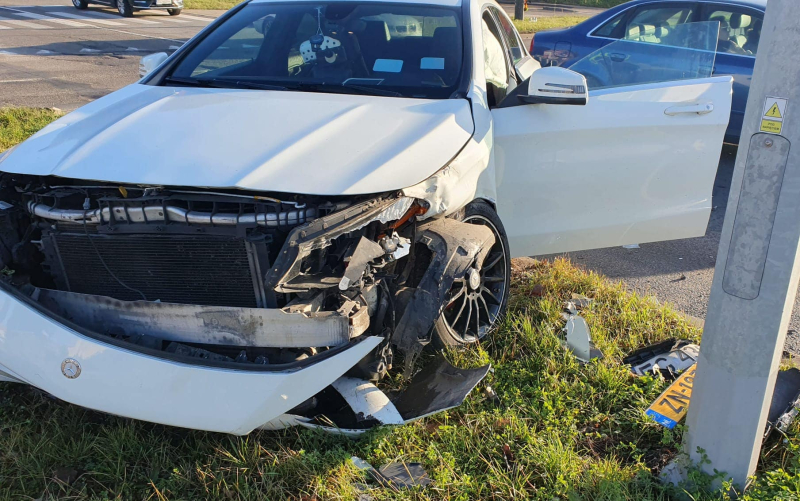 7/8 Zderzenie mercedesa z hyundaiem na rondzie Wyszyńskiego