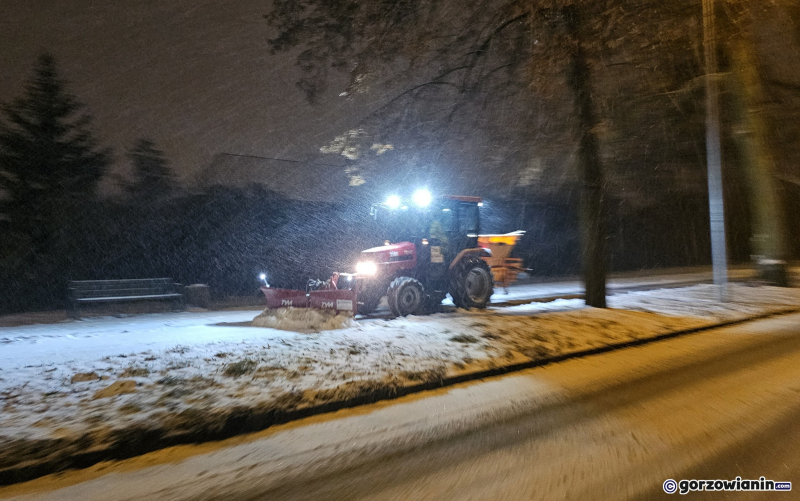 2/14 W Gorzowie zrobiło się zimowo. Śnieg na ulicach miasta