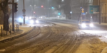 W Gorzowie zrobiło się zimowo. Śnieg na ulicach miasta