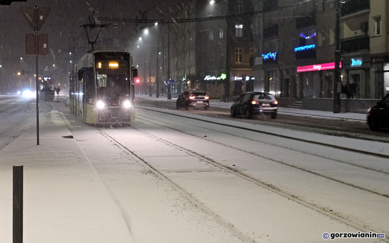 10/14 W Gorzowie zrobiło się zimowo. Śnieg na ulicach miasta