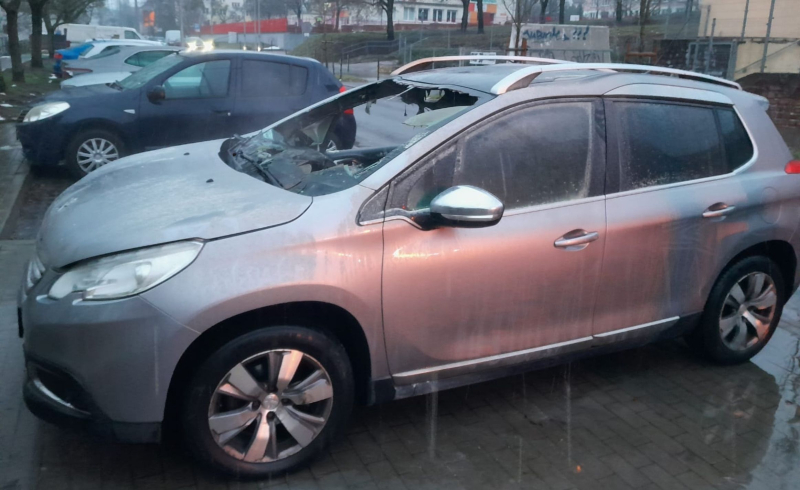 5/5 Pożar peugeota przy ul. Słonecznej w Gorzowie