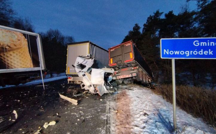 1/6 Zderzenie trzech ciężarówek i osobówki na DW119. Nie żyją dwie osoby