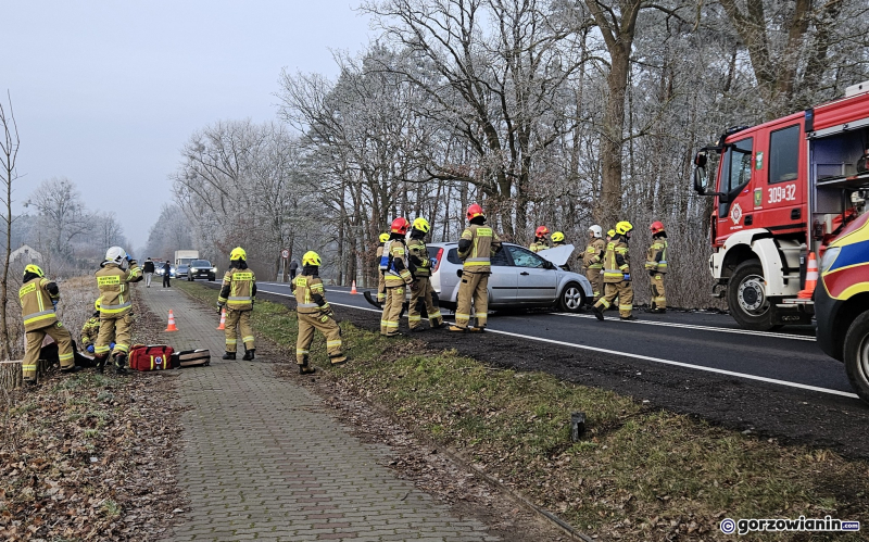 2/6 Czołówka forda i peugeota w Kłodawie