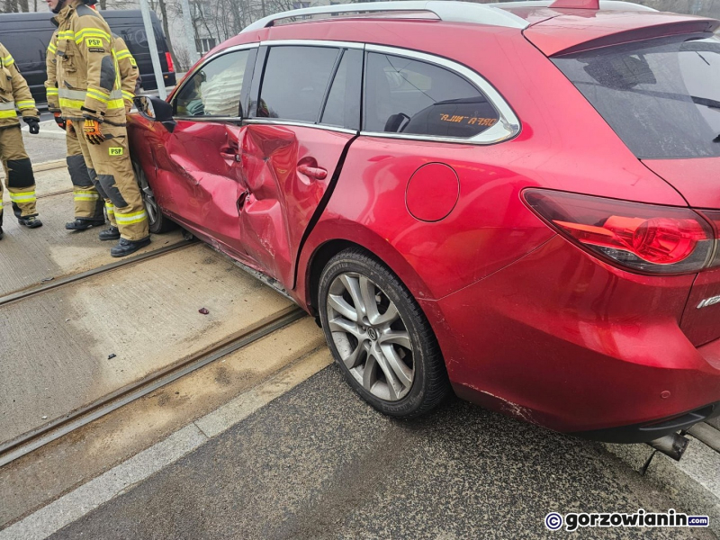 3/5 Zderzenie mazdy z tramwajem na rondzie Sopockim