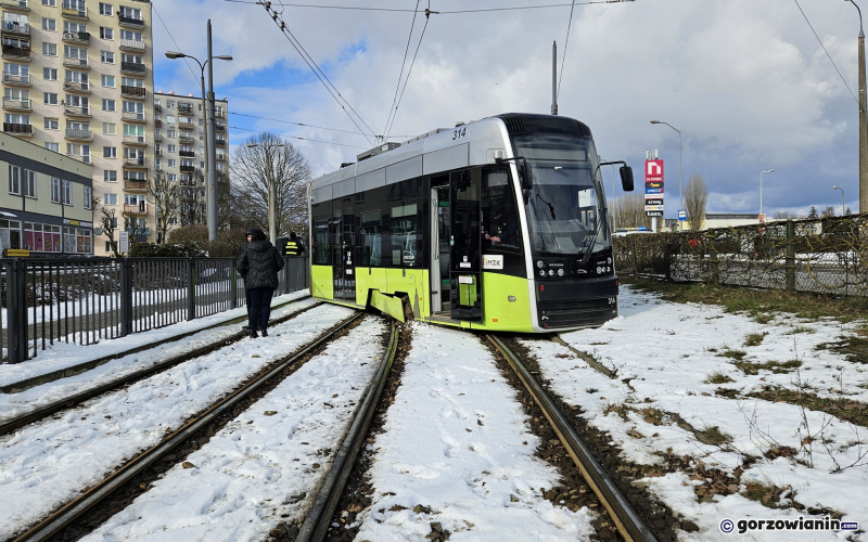 3/9 Wykolejony tramwaj na Pomorskiej w Gorzowie