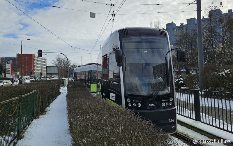 5/9 Wykolejony tramwaj na Pomorskiej w Gorzowie