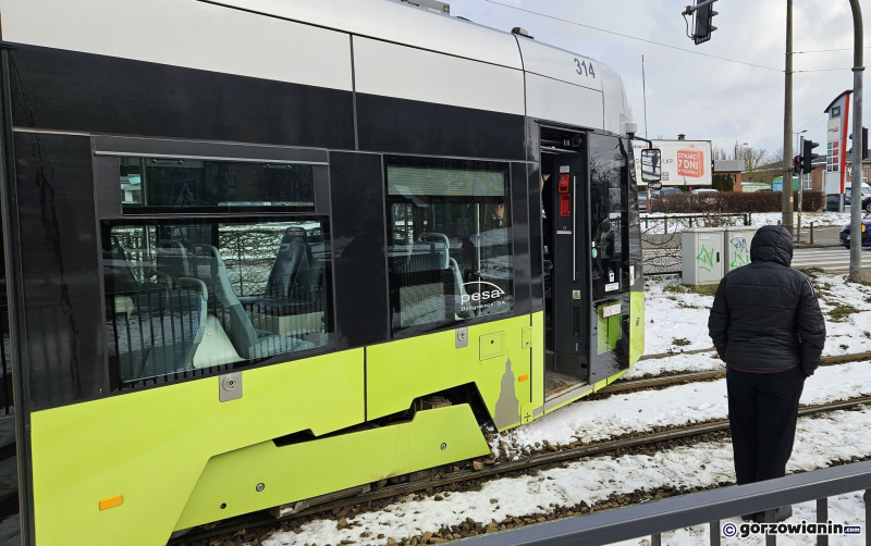 7/9 Wykolejony tramwaj na Pomorskiej w Gorzowie