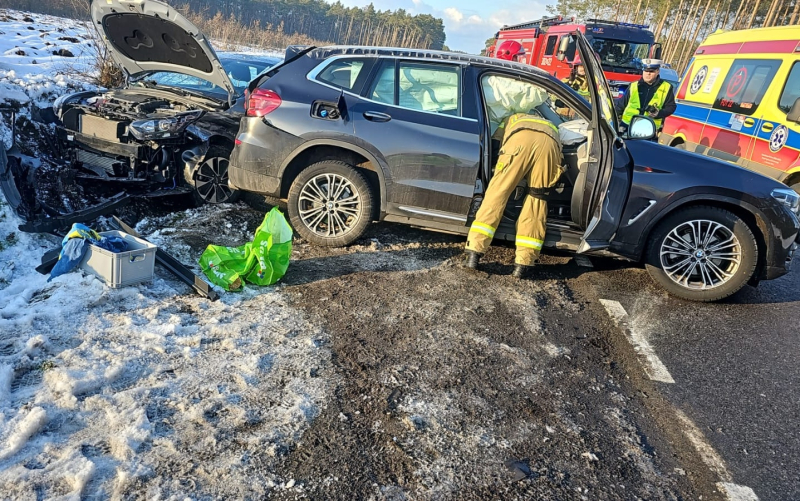 7/12 Wypadek na DK22 w Prądocinie. Zderzenie BMW, toyoty i kii
