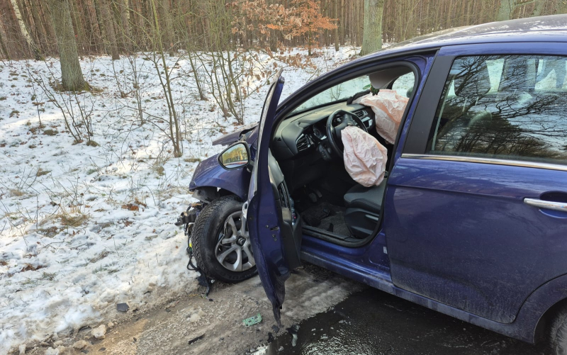 5/6 Wypadek koło Santocka. Zderzenie citroena i BMW