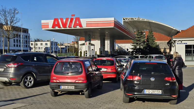 4/8 Zakorkowane drogi dojazdowe do stacji paliw w Gorzowie