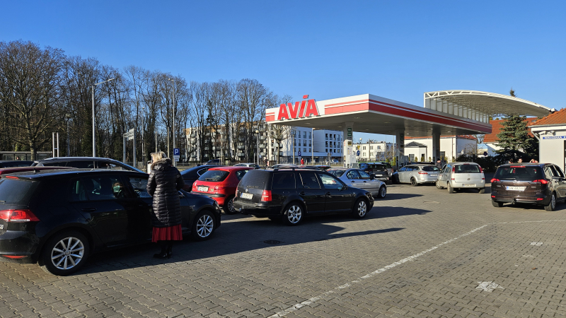 5/8 Zakorkowane drogi dojazdowe do stacji paliw w Gorzowie