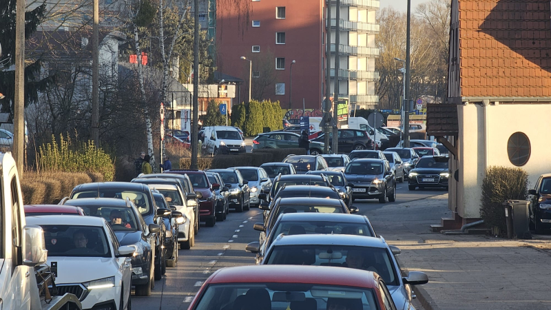 8/8 Zakorkowane drogi dojazdowe do stacji paliw w Gorzowie