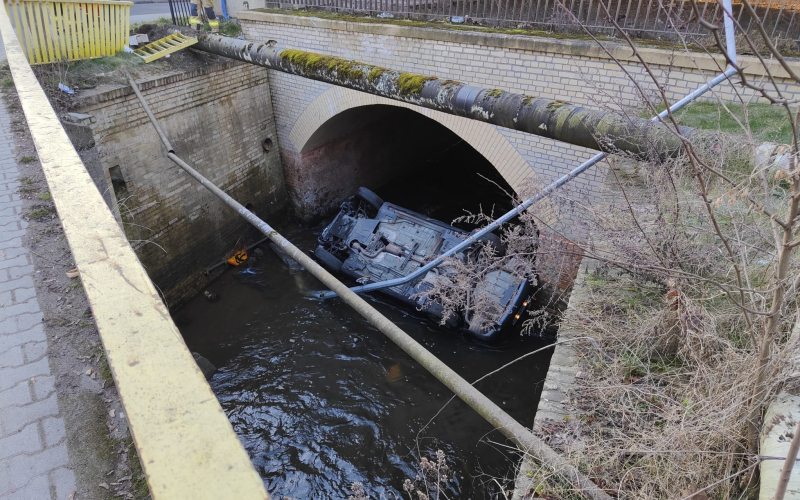 3/10 Chrysler wjechał do Kłodawki w Gorzowie