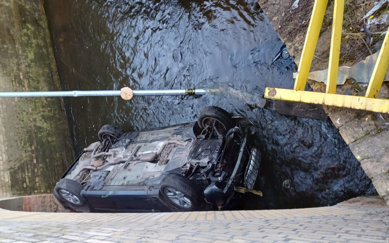 4/10 Chrysler wjechał do Kłodawki w Gorzowie