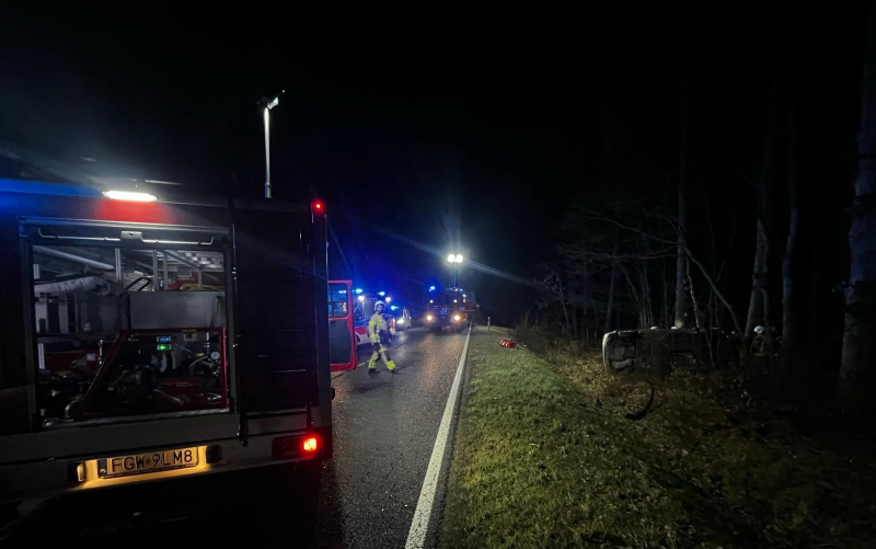 4/9 Dachowanie volkswagena na DW132 w Białczu