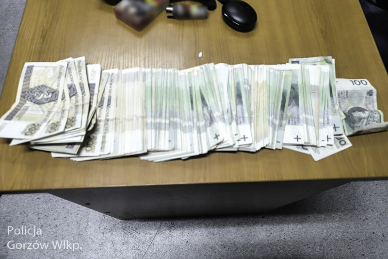 3/4 Policjanci z Gorzowa zatrzymali oszusta. Okradł seniorkę