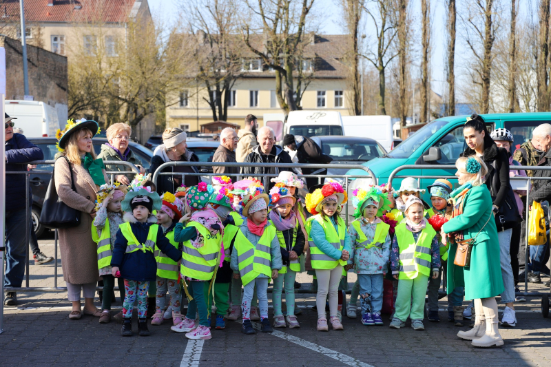 17/27 Wiosna na ryneczku przy św. Jerzego w Gorzowie