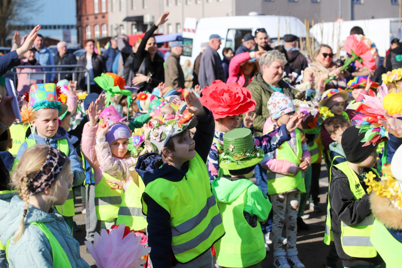 18/27 Wiosna na ryneczku przy św. Jerzego w Gorzowie