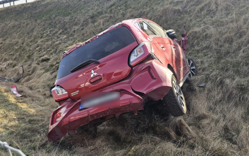 4/4 Dachowanie mitsubishi na S3