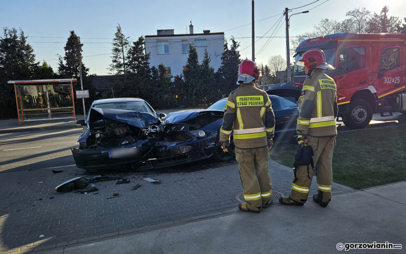 3/7 Zderzenie mustanga i volkswagena przy ul. Kobylogórskiej