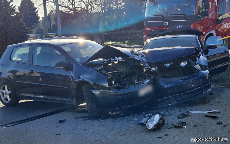 7/7 Zderzenie mustanga i volkswagena przy ul. Kobylogórskiej