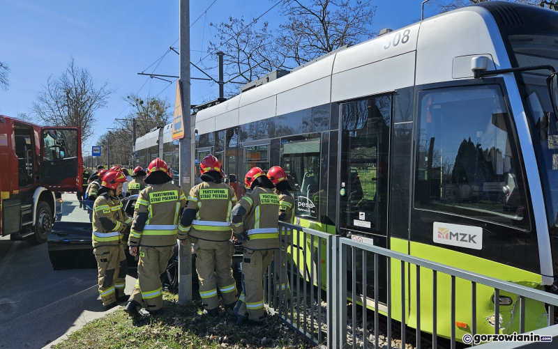 4/8 Zderzenie hyundaia z tramwajem na Walczaka