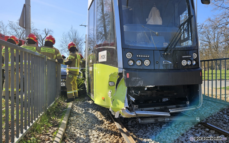 5/8 Zderzenie hyundaia z tramwajem na Walczaka