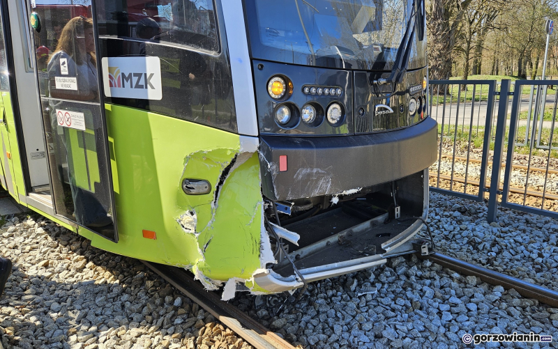 8/8 Zderzenie hyundaia z tramwajem na Walczaka