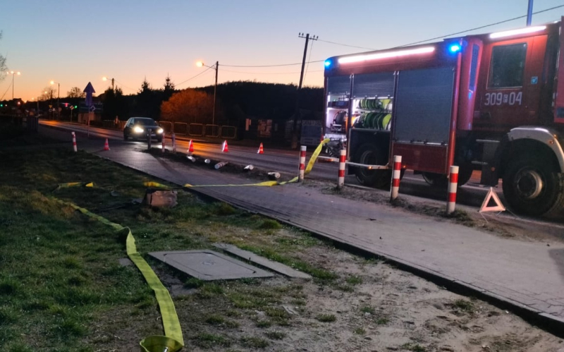 4/4 Kierująca fordem wjechała w ogrodzenie stacji paliw w Bogdańcu