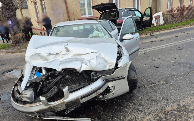 5/6 Wypadek w Wawrowie. Zderzenie seata i mercedesa