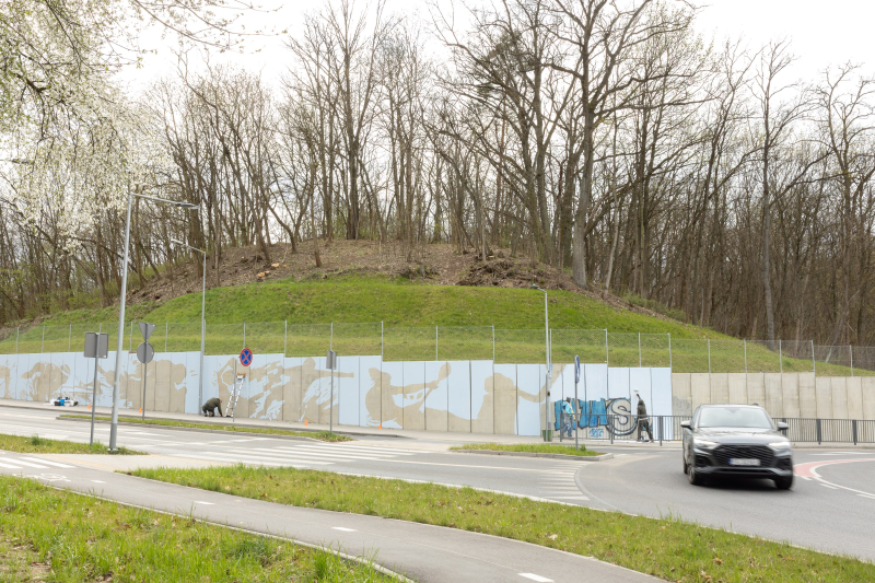 4/12 Na rondzie koło Słowianki powstaje mural