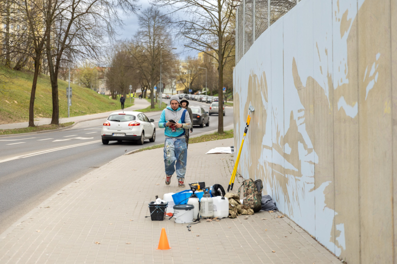 5/12 Na rondzie koło Słowianki powstaje mural