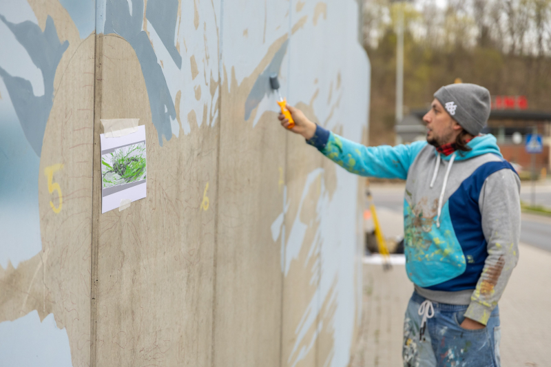 6/12 Na rondzie koło Słowianki powstaje mural