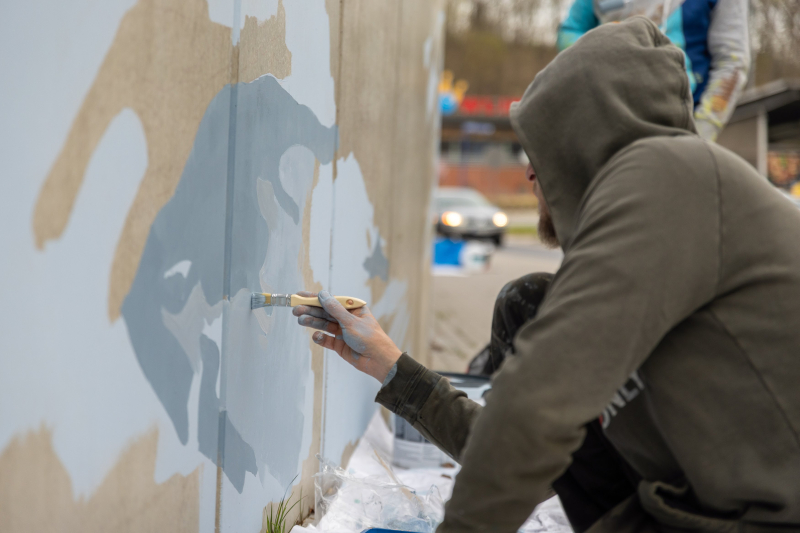 8/12 Na rondzie koło Słowianki powstaje mural