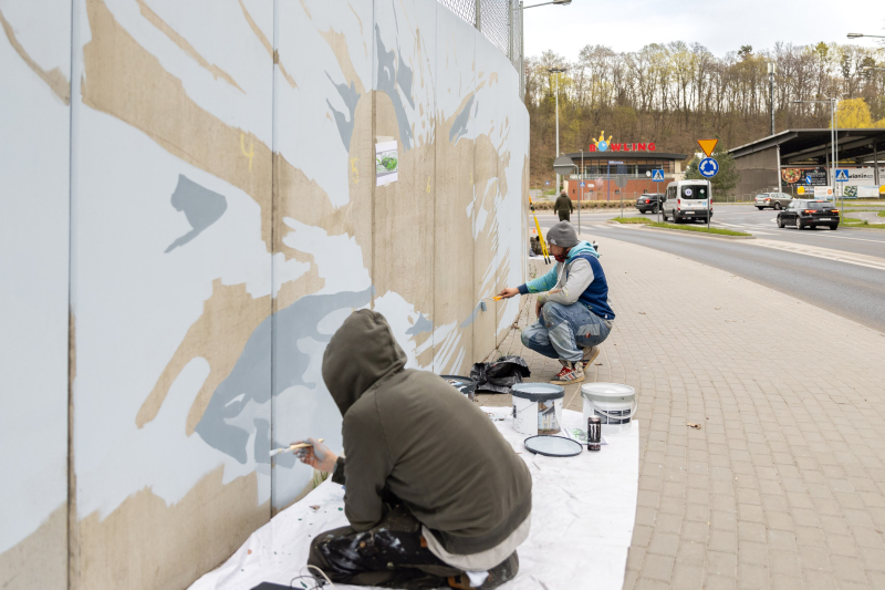 9/12 Na rondzie koło Słowianki powstaje mural