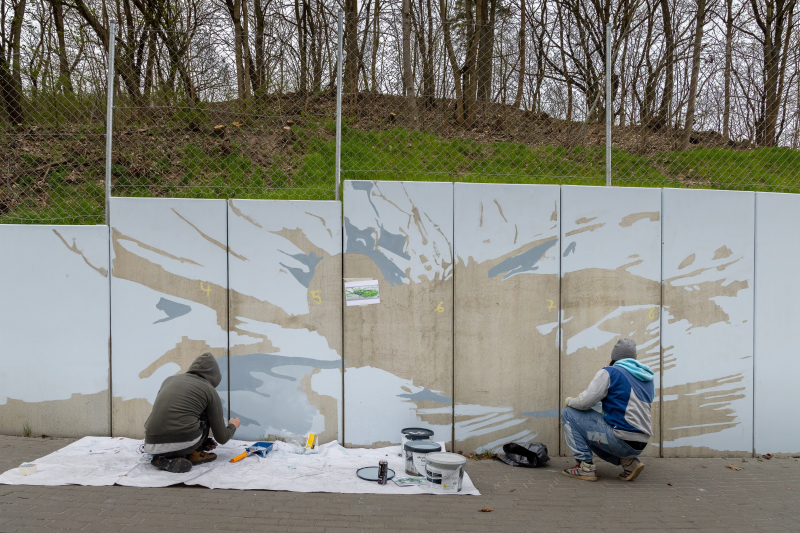 10/12 Na rondzie koło Słowianki powstaje mural