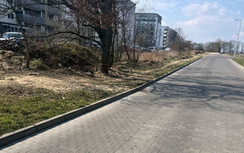 5/8 Dzikie schody i wydeptana ścieżka do Vendo Parku