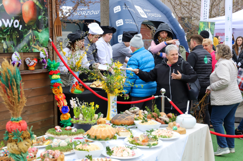 3/5 Tak było na ryneczku przy Jerzego. Pisanki, barszcz i świąteczny klimat