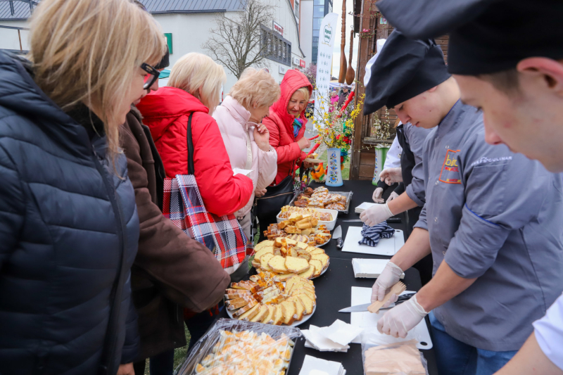 4/5 Tak było na ryneczku przy Jerzego. Pisanki, barszcz i świąteczny klimat