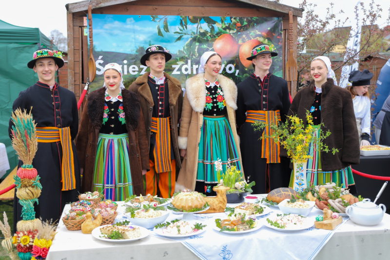 5/5 Tak było na ryneczku przy Jerzego. Pisanki, barszcz i świąteczny klimat