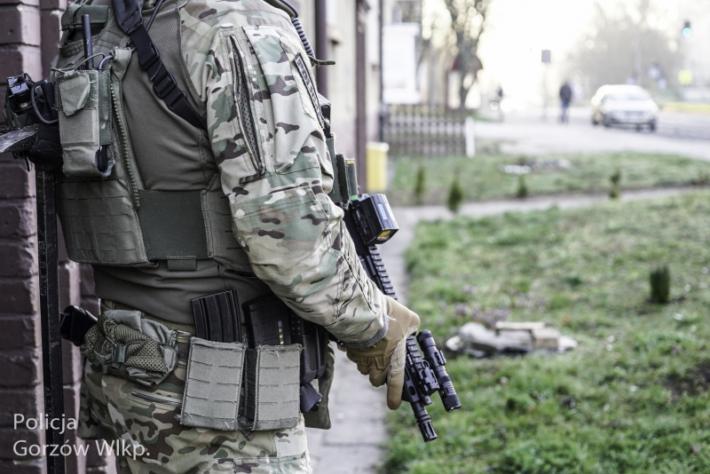 6/7 Akcja kontrterrorystów przy ul. Myśliborskiej w Gorzowie