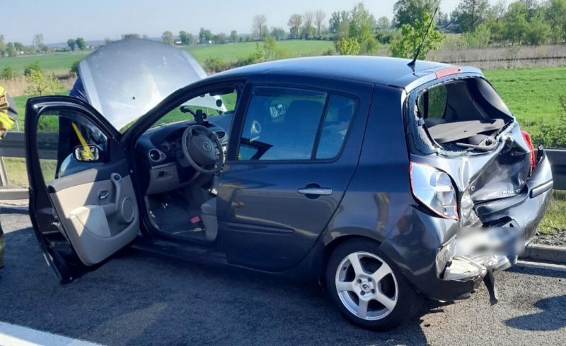 4/7 Zderzenie nissana i renault na S3