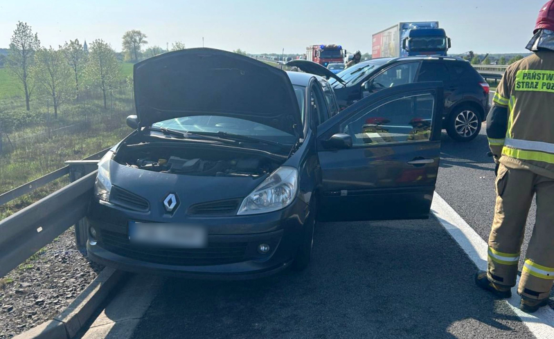 5/7 Zderzenie nissana i renault na S3