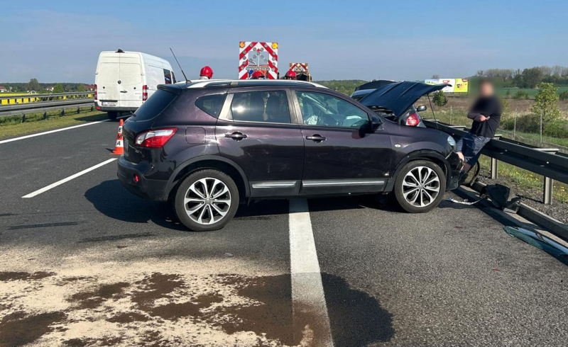 7/7 Zderzenie nissana i renault na S3