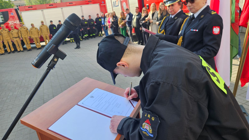 8/8 Ślubowanie nowych strażaków w Gorzowie