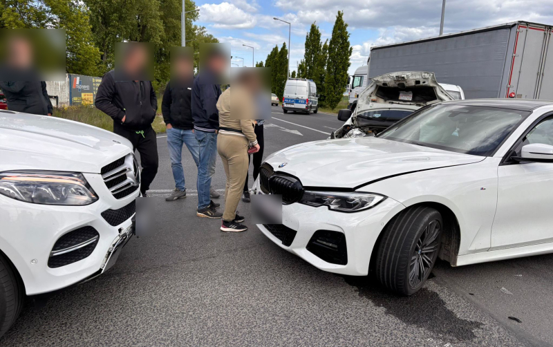 3/5 Zderzenie BMW, fiata i mercedesa na Kasprzaka