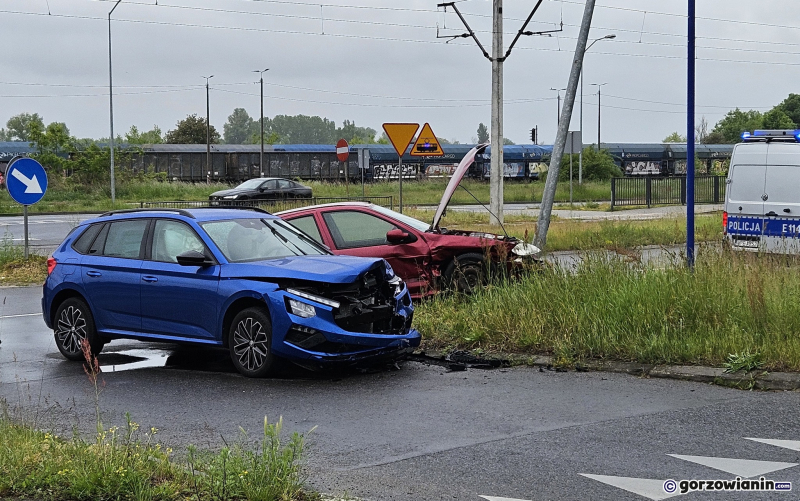 3/5 Wypadek na Al. 11 Listopada. Zderzenie renault i skody