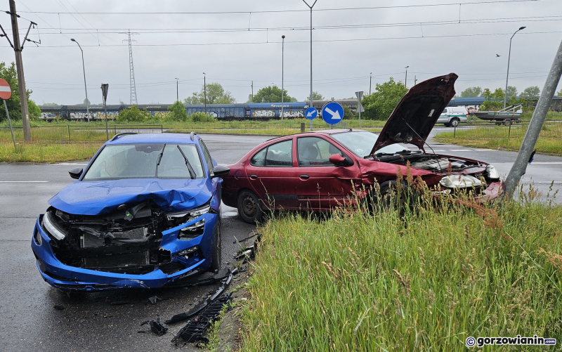 4/5 Wypadek na Al. 11 Listopada. Zderzenie renault i skody